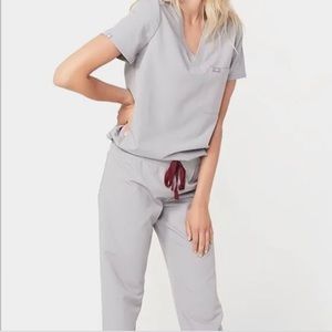 FIGS XS Cement gray scrub set USED